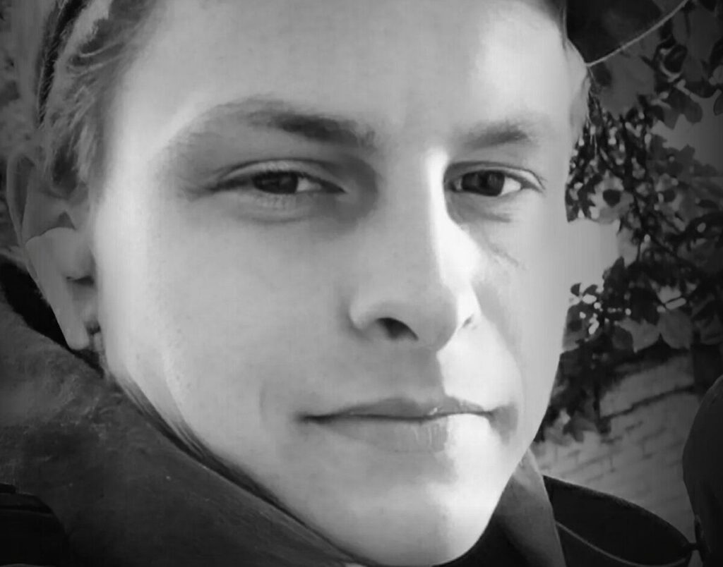 Мати ховає другого сина: сьогодні Вінниця прощається із воїном-добровольцем Павлом Михайловим
