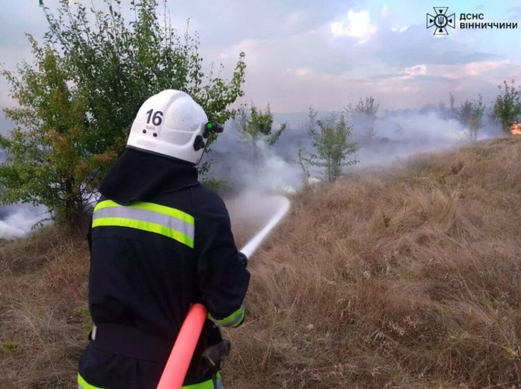 На Вінниччині рятувальники за добу загасили 13 пожеж