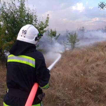 На Вінниччині рятувальники за добу загасили 13 пожеж