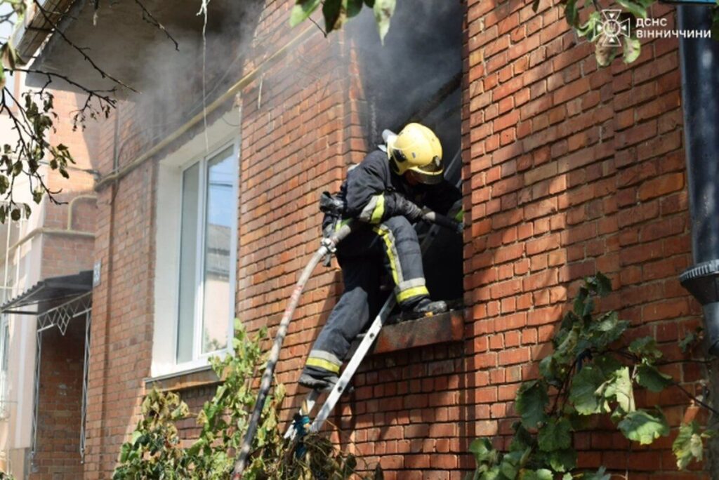 Рятувальники ліквідували займання в житловому будинку у Вінниці
