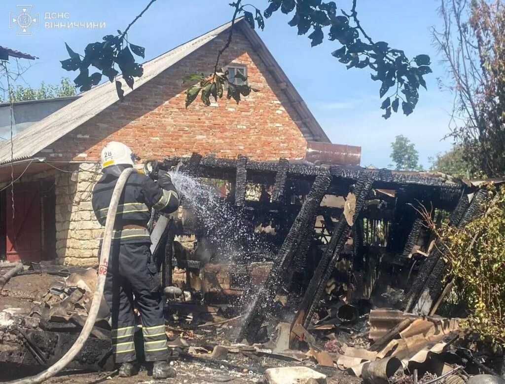 Вогонь обпалив понад 10 га ґрунту: на Вінниччині трапилося 17 пожеж