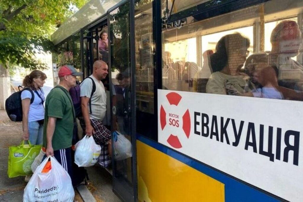 З Купʼянського району примусово евакуюють усіх дітей