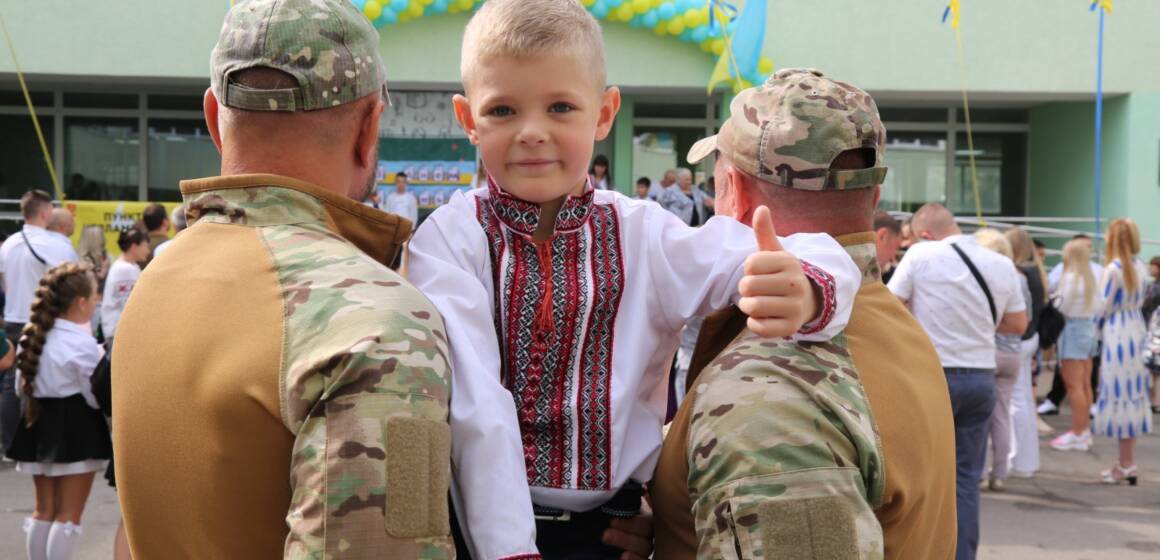 У Вінниці сина загиблого на війні КОРДівця провели до школи побратими батька