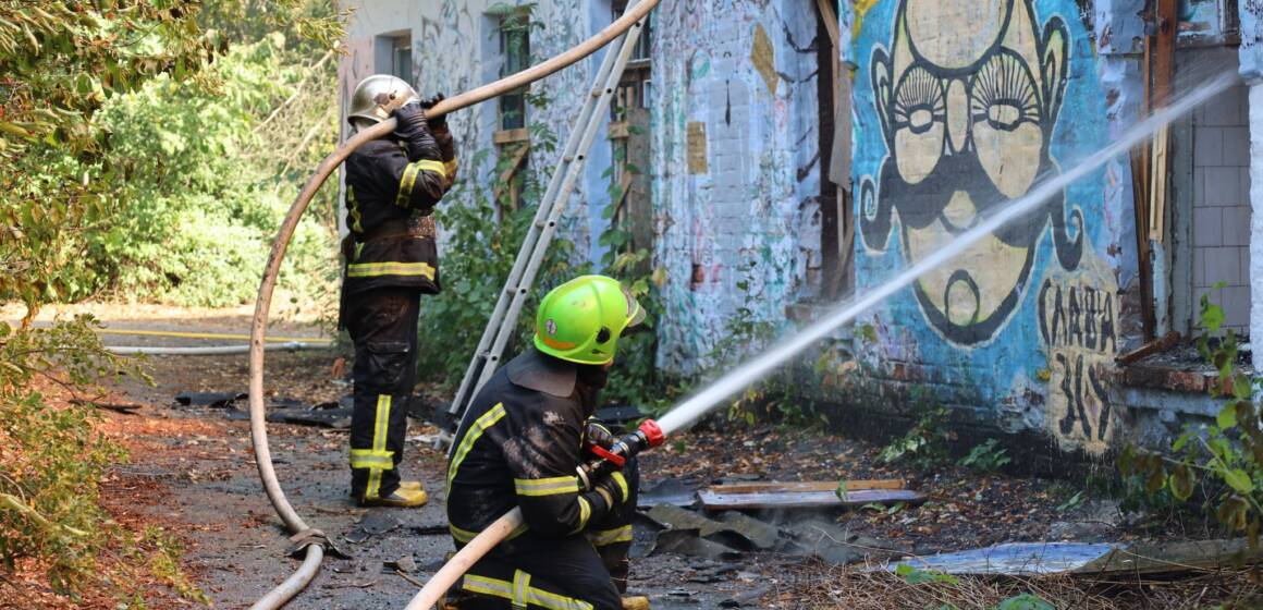 Рятувальники ліквідували пожежу в недіючій будівлі на Старому місті  (Відео)