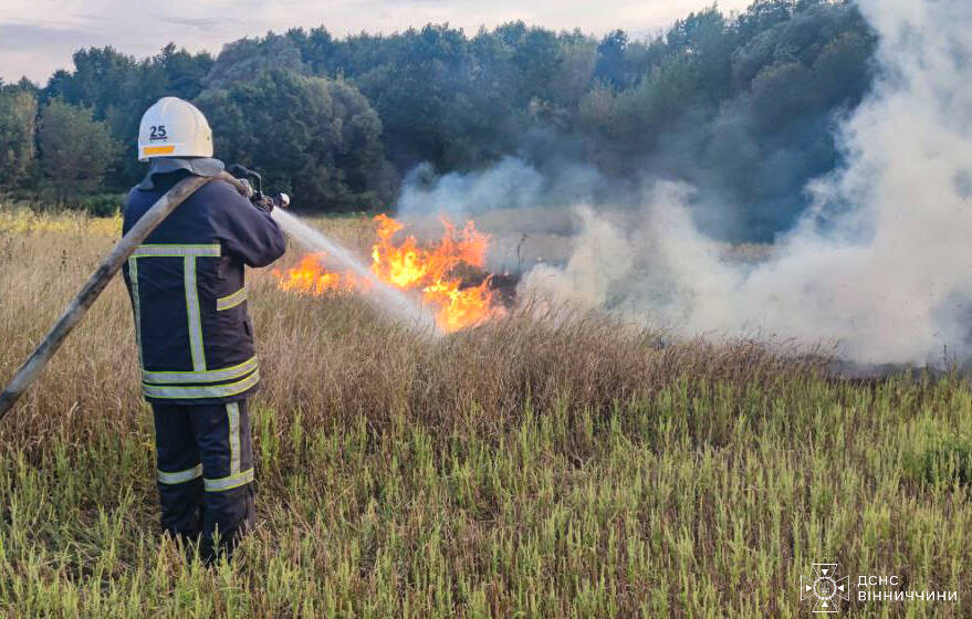 Минулої доби рятувальники Вінниччини ліквідували 62 пожежі