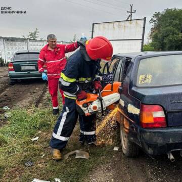 На Вінниччині рятувальники деблокували постраждалих ДТП