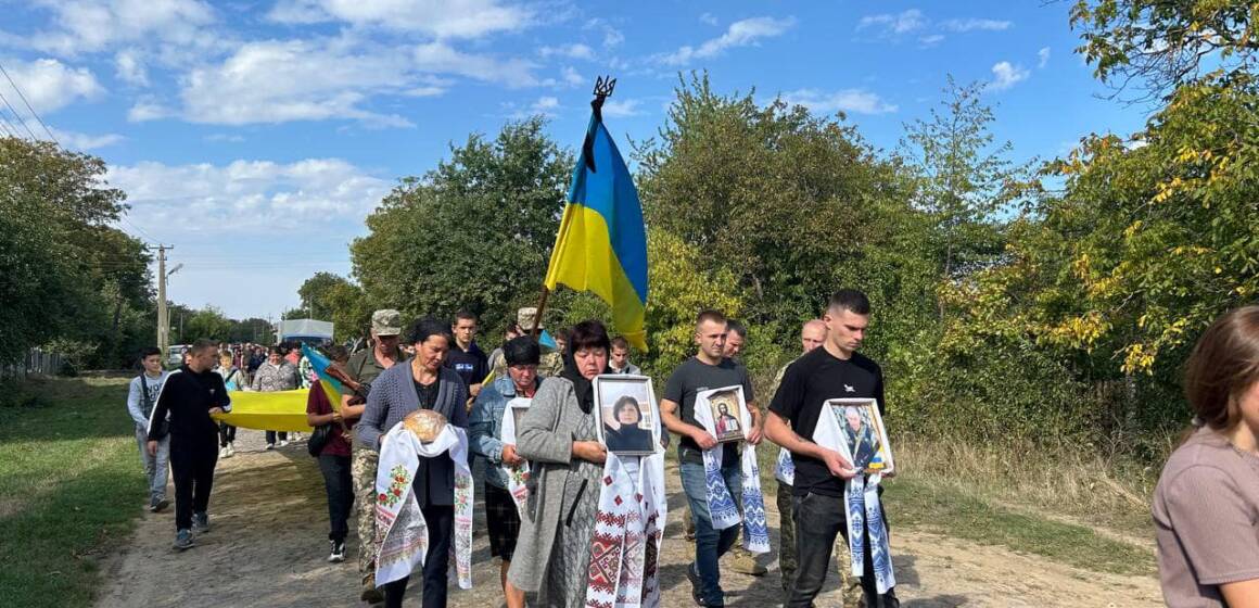 Поховали військового, який загинув у ДТП разом із дружиною поблизу Бершаді (Фото)