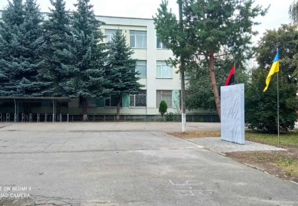 У Вінницьких ліцеях встановлюють пам’ятні знаки на честь героїв-захисників