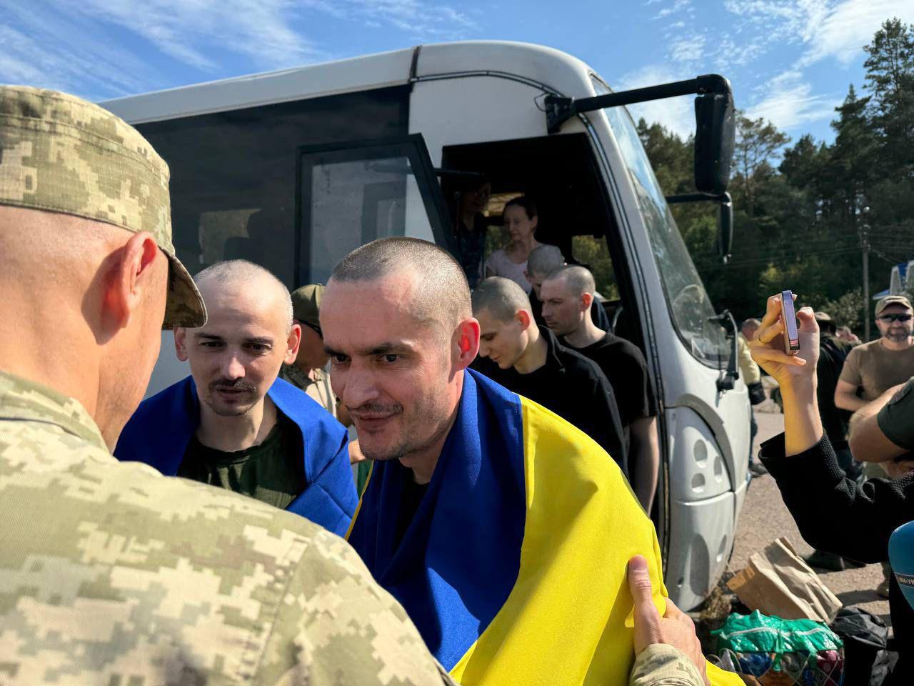 В Україну повернули 49 полонених