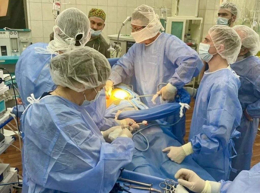 Лікар з Вінниці рятує життя постраждалих від удару по Полтаві