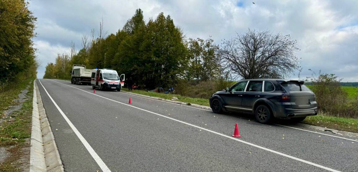 Porsche Cayenne в Жмеринському районі не розминулась з трициклом