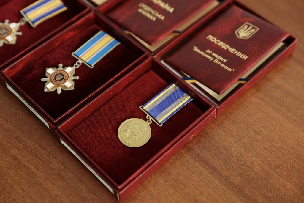 У Вінниці вручили посмертні державні нагороди родинам загиблих військових (Фото)