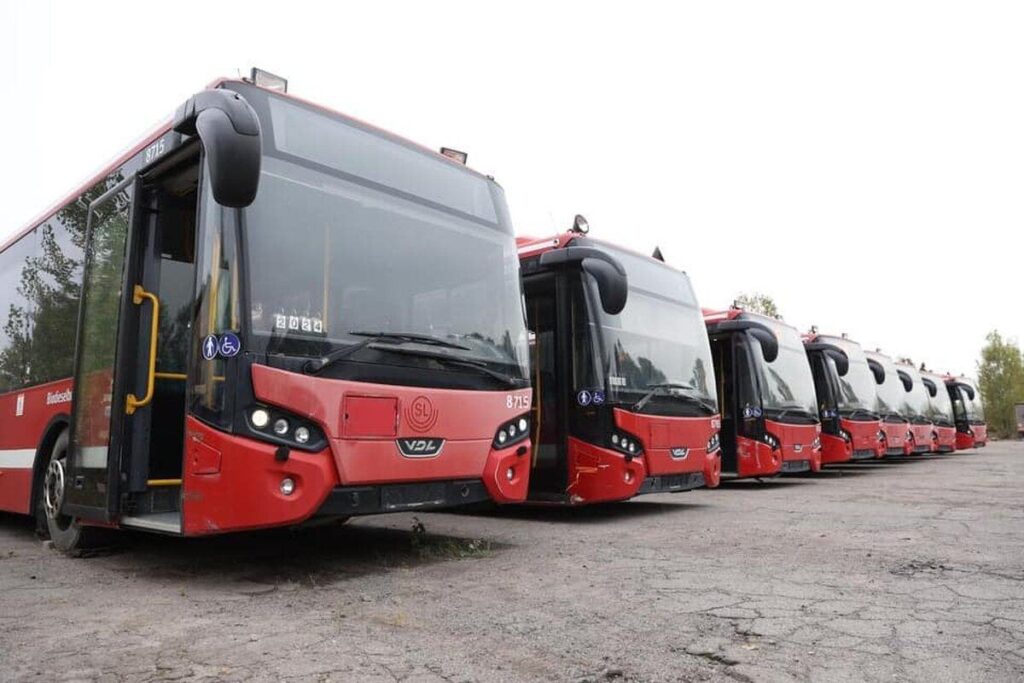 Вісім громад Вінниччини отримали шкільні автобуси від шведської компанії Keolis