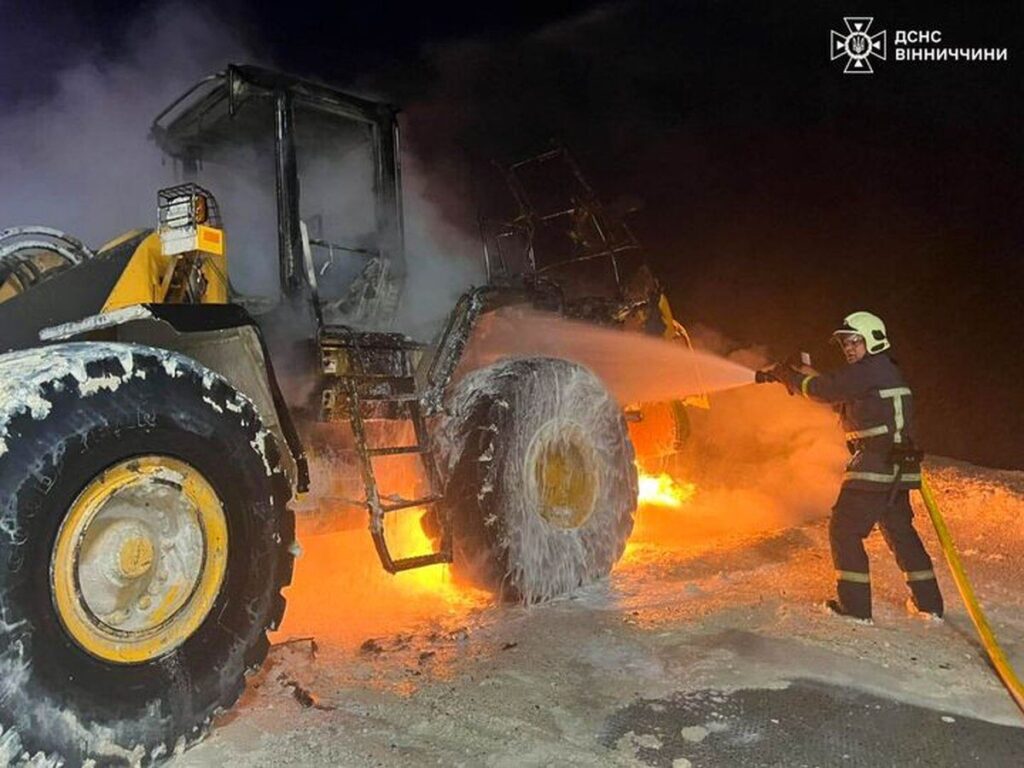 На Вінниччині спалахнув фронтальний навантажувач на кар’єрі: подробиці