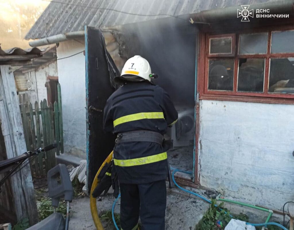 На Вінниччині через несправність електромережі згоріла господарча будівля