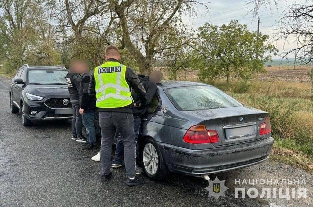 Перевіз військовозобов’язаного через кордон за 90 тисяч гривень: затримано мешканця Вінниччини