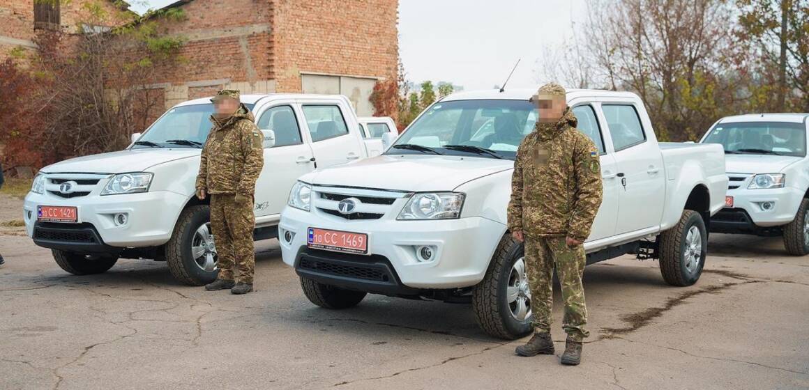 Міжрегіональний координаційний гуманітарний штаб передав мобільним вогневим групам двох військових частин вісім позашляховиків та комплекс безпілотників «Пегасус»