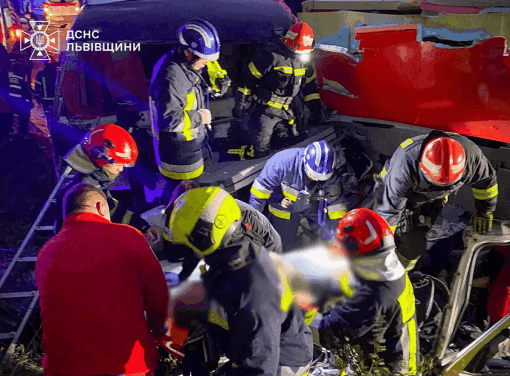 У масштабній аварії на Львівщині постраждали жителі Вінницької області (фото)