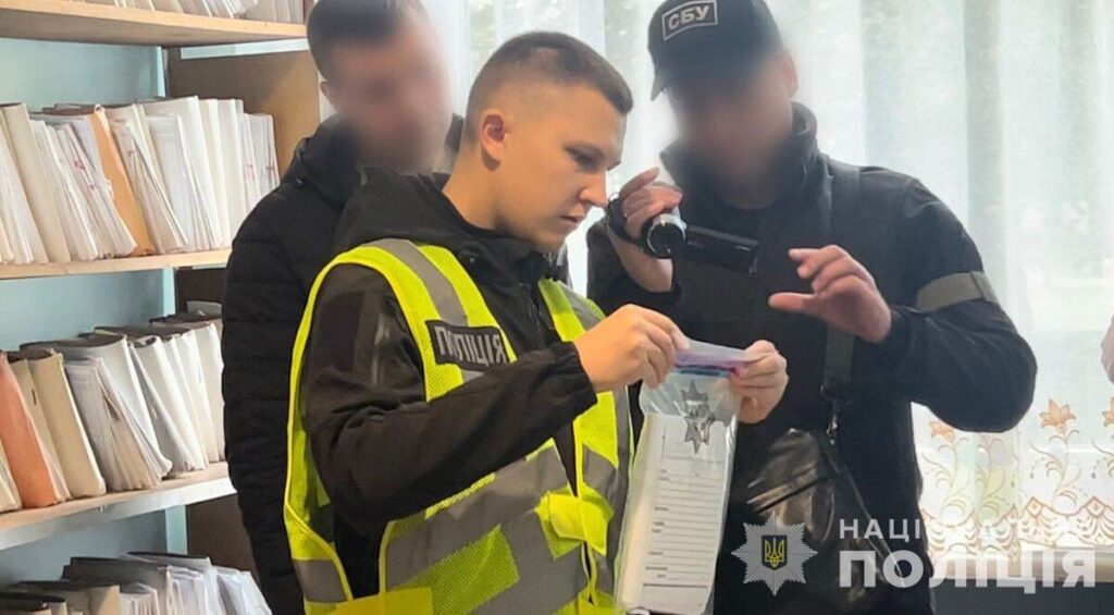 За 3300 доларів: директорка медзакладу на Вінниччині брала хабарі за оформлення інвалідності