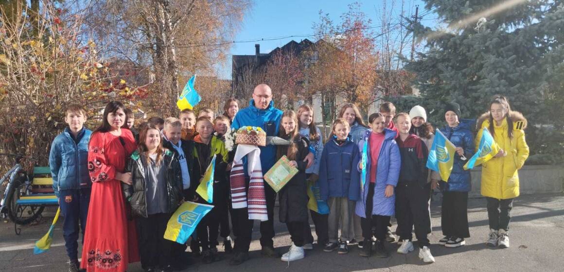 Як на Вінниччині зустріли звільненого з російського полону оборонця (фото)