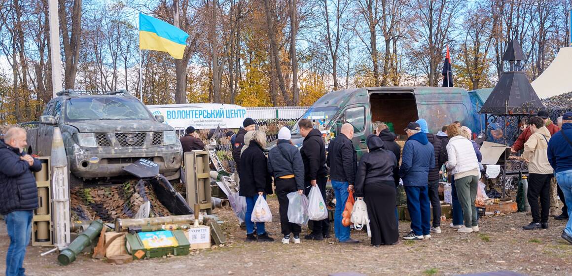 У Вінниці триває сільськогосподарський ярмарок від місцевих фермерів, виробників і волонтерів