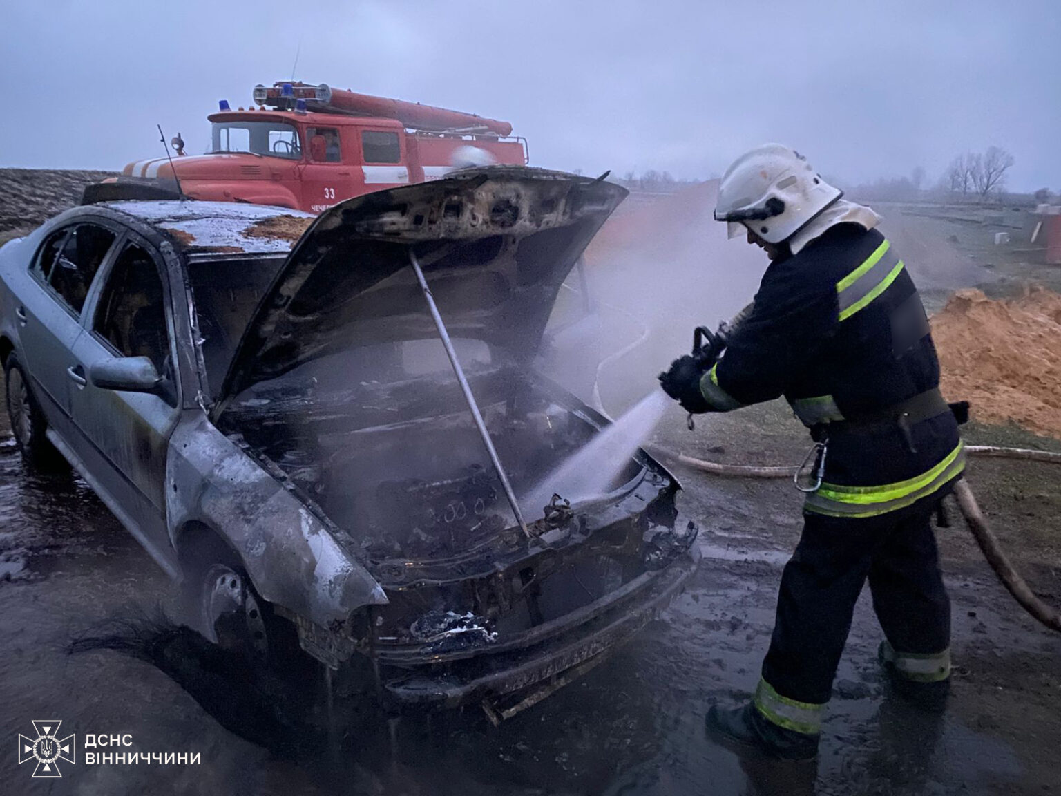 На Вінниччині горів автомобіль та будинок