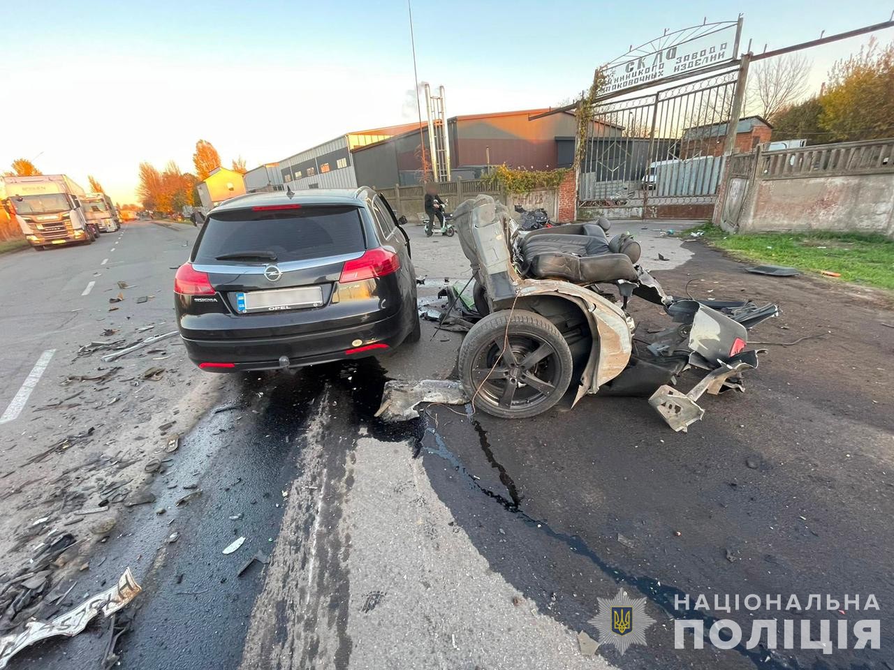 Лобове зіткнення на Гонти у Вінниці: авто розірвало навпіл