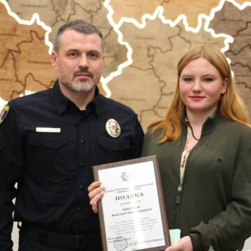 Начальник поліції Вінниччини подякував дівчині, яка допомогла знайти Аліну Коломійчук