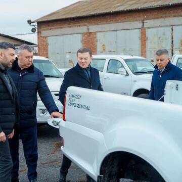 10 позашляховиків для військових підготував Міжрегіональний координаційний гуманітарний штаб