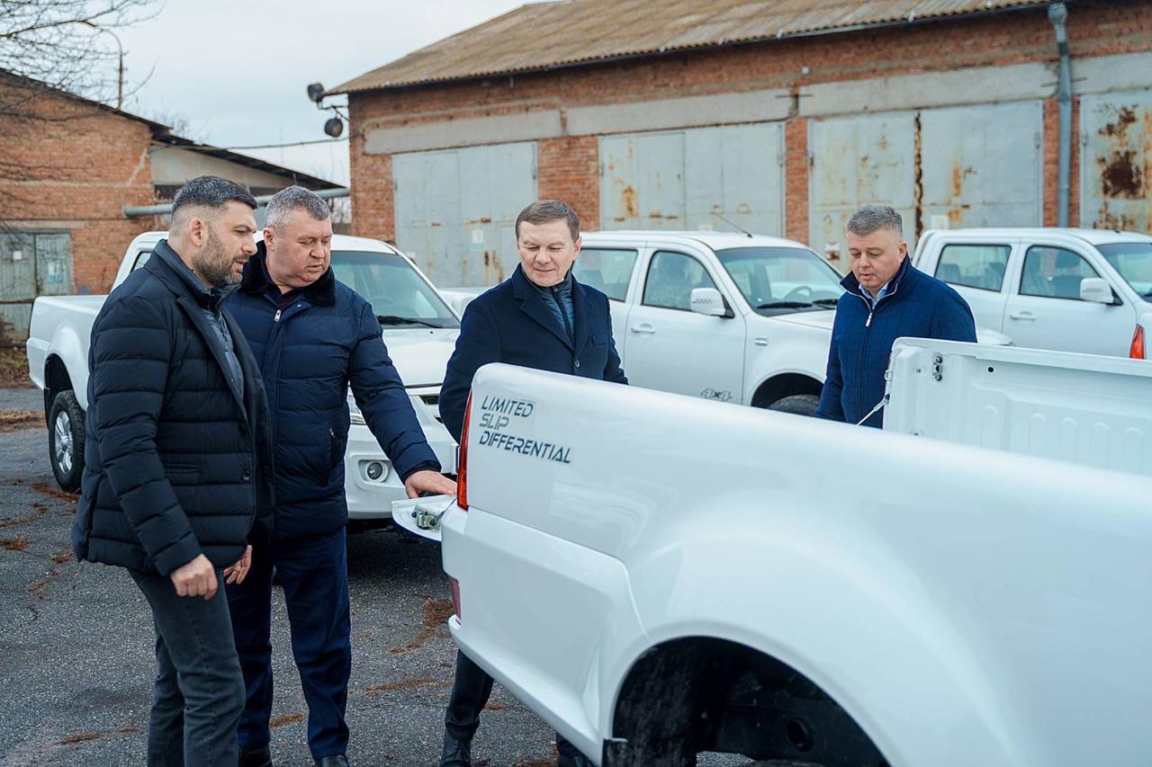 10 позашляховиків для військових підготував Міжрегіональний координаційний гуманітарний штаб