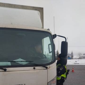 Хмільницькі патрульні зупинили водія вантажівки з ознаками наркотичного сп’яніння