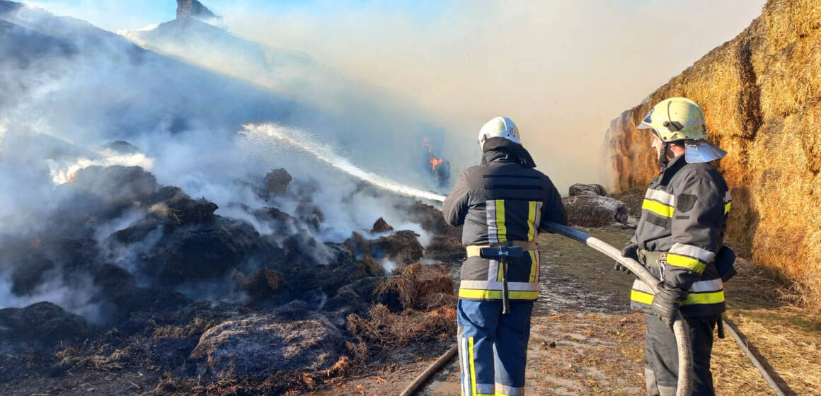 Пожежі на Вінниччині: за добу горіли будівлі, техніка та скирти сіна