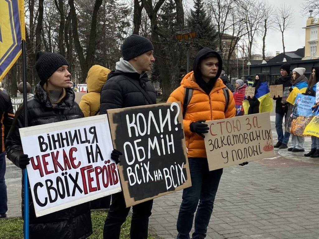 Найкращий подарунок — свобода сина: у Вінниці пройшла акція на підтримку військовополонених та зниклих безвісти Захисник