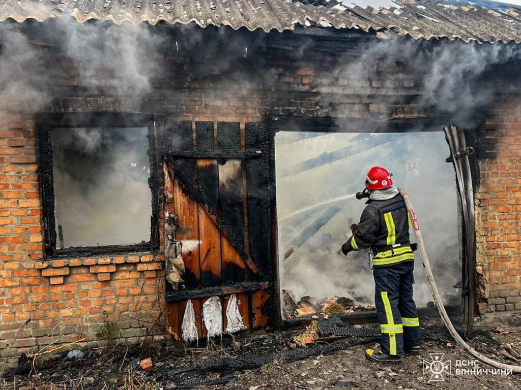 На Вінниччині горіли приватний будинок і господарча будівля: подробиці пожеж