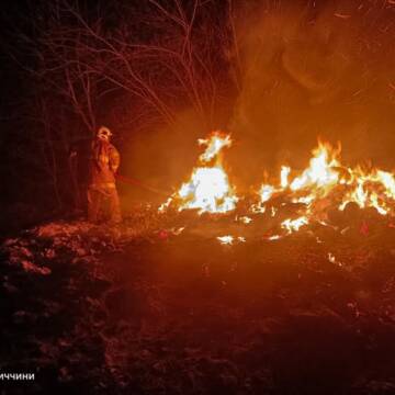 На Вінниччині горіла літня кухня, димар та 500 тюків сіна: подробиці