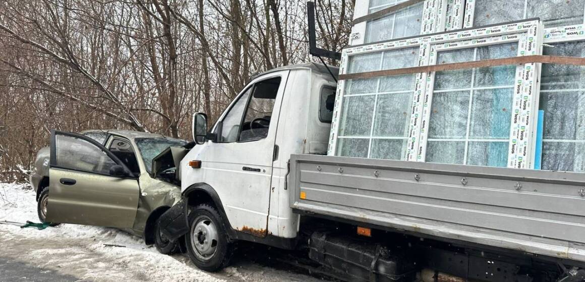 На Вінниччині зіткнулись два авто: водійка та пасажир отримали травми