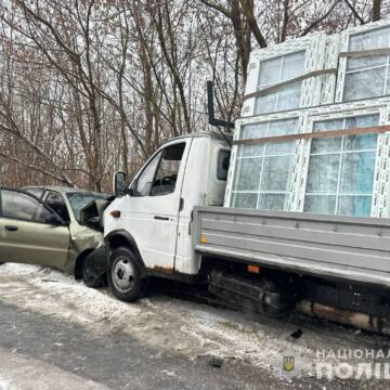 На Вінниччині зіткнулись два авто: водійка та пасажир отримали травми