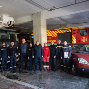 Вінницькі рятувальники отримали легковий автомобіль, придбаний благодійниками