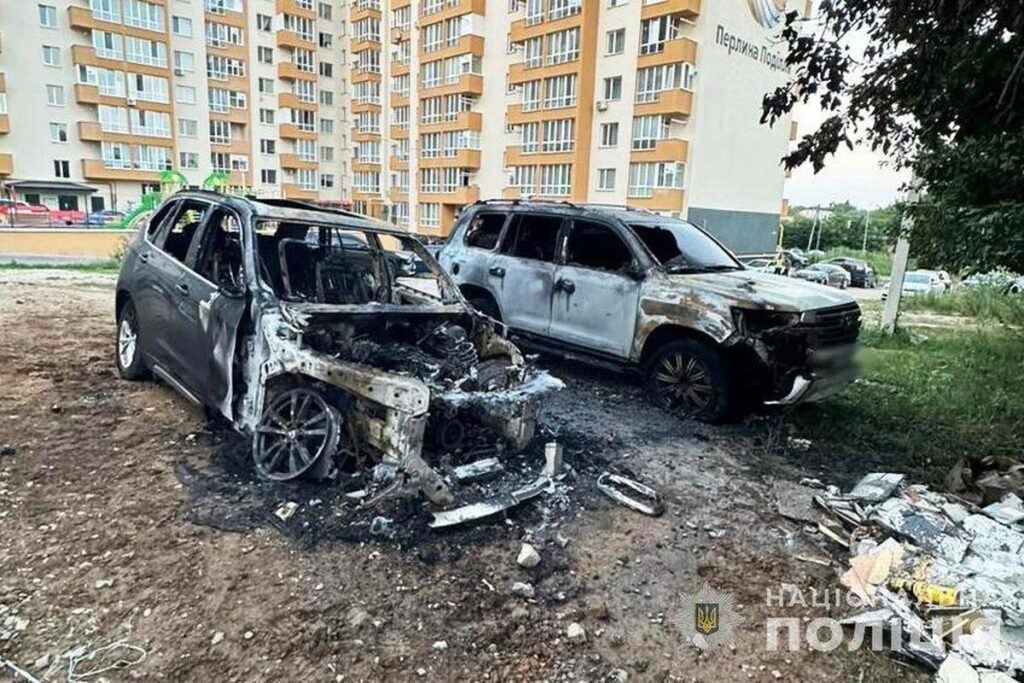Затримали чоловіків, які влітку спалили два автомобілі у Вінниці