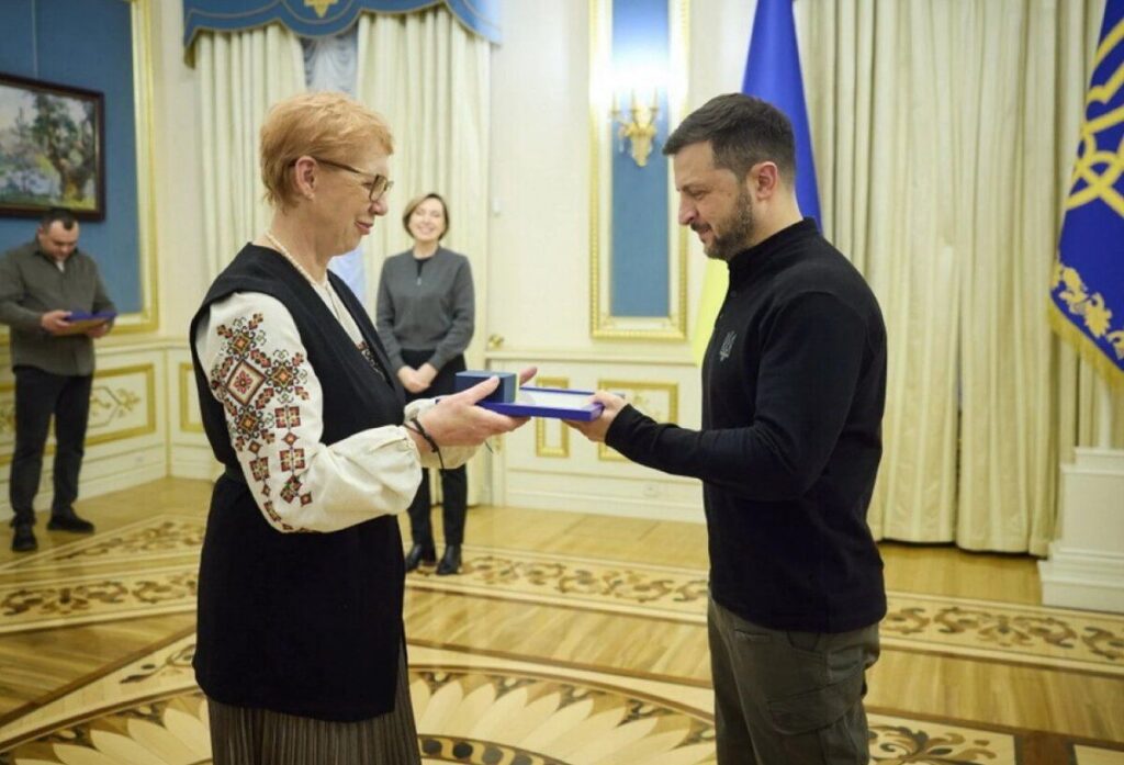 Президент вручив відзнаку «Золоте серце» двом волонтеркам із Вінниччини
