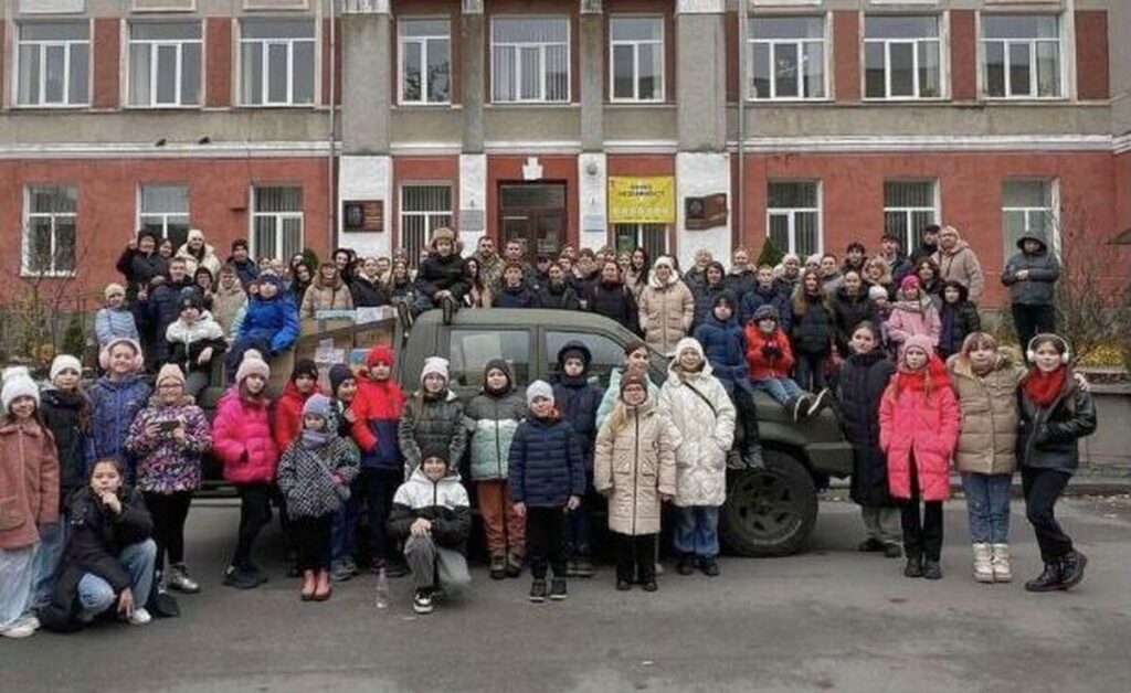 Вінницький ліцей придбав автомобіль для військових