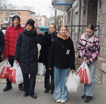 До дня Святого Миколая вінницькі школярі підготували для військових гостинці