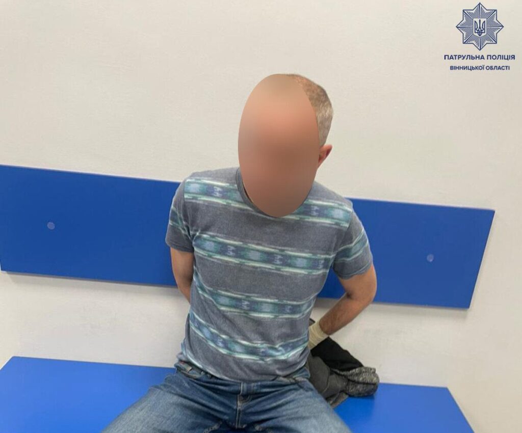 Три адмінматеріали склали вінницькі патрульні на пяного хулігана
