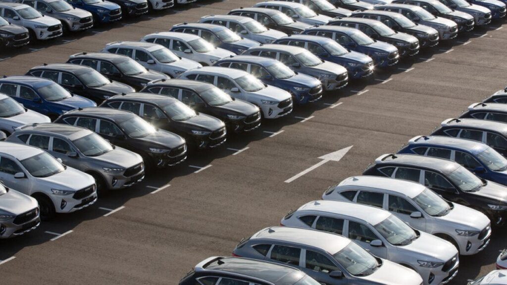 Перереєстрація вживаних авто для подальшого продажу скасована: Зеленський підписав закон