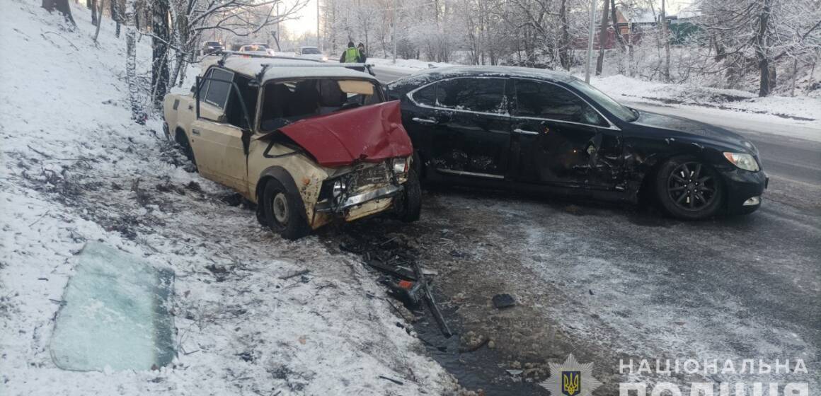 Аварія на Вінниччині: пасажирка отримала травми внаслідок зіткнення двох автомобілів