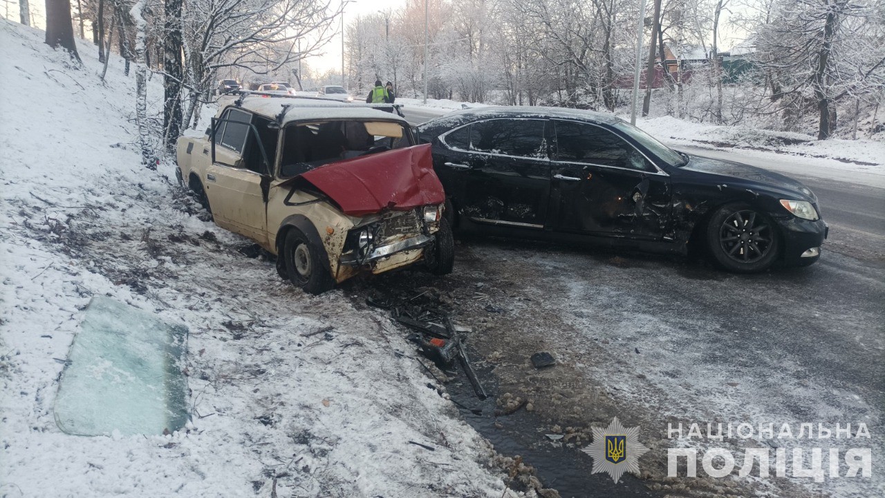 Аварія на Вінниччині: пасажирка отримала травми внаслідок зіткнення двох автомобілів