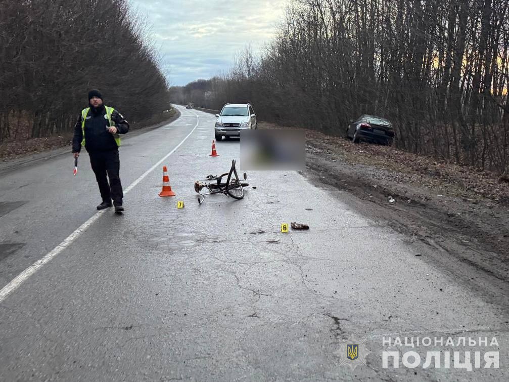 Фатальна аварія: під Вінницею водій Ford збив велосипедиста