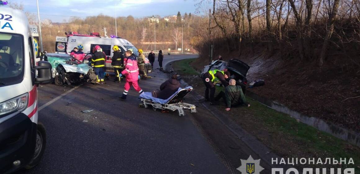 Масштабна аварія у Гайсинському районі:  троє постраждалих