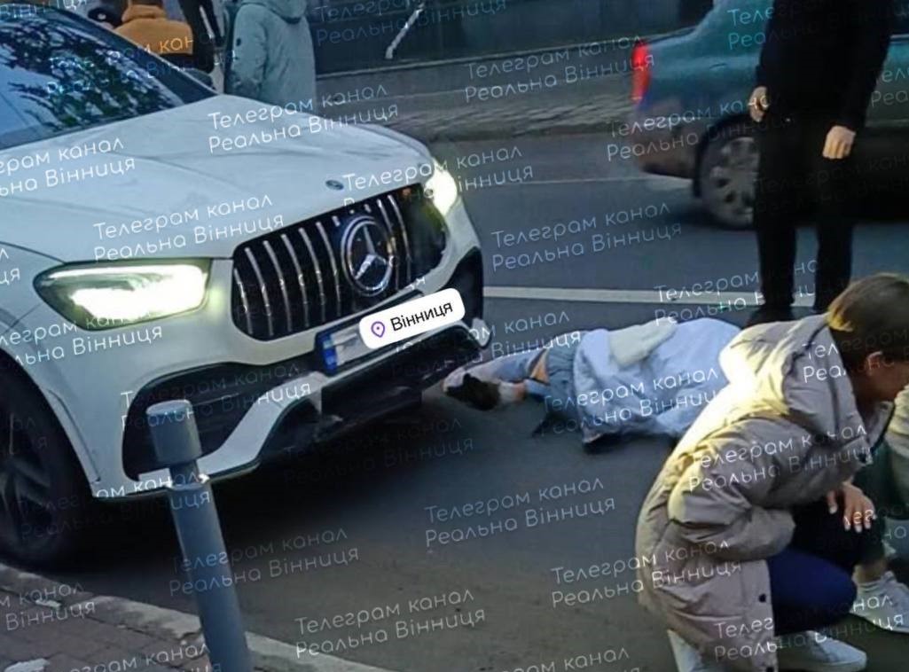 У Вінниці Mercedes збив двох дівчат (Відео)