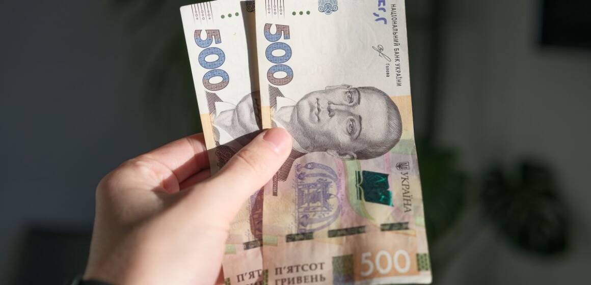 Скільки мільйонів українців вже отримали “тисячу Зеленського”